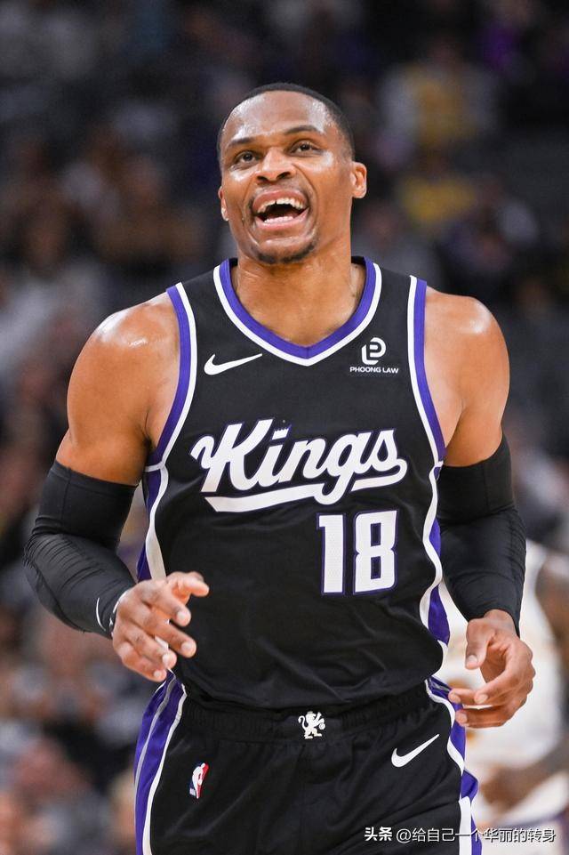 湖人浓眉哥篮下统治锁定胜利（浓眉内线碾压助湖人锁定胜局）