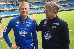 楚阿梅尼：我更喜欢踢6号位；阿隆索经常就后腰位置指导我（楚阿梅尼：我偏爱踢6号位，阿隆索常就后腰角色指点我）