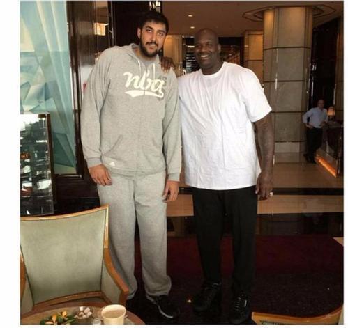 中外选手同台竞技！内蒙古国际大众短道速滑公开赛鸣枪（内蒙古国际大众短道速滑公开赛开幕！中外冰上健儿同场角逐）