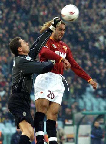 中国冰壶男队5-2轻取菲律宾：迎落选赛三连胜！对手遭压制提前认输（中国男子冰壶队5比2击败菲律宾，落选赛豪取三连胜，对手承压提前认负）