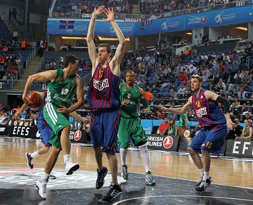 每体：拉菲尼亚今天回俱乐部康复训练，预计不会立即开始合练（每体：拉菲尼亚今日返队进行康复，短期内不参加合练）