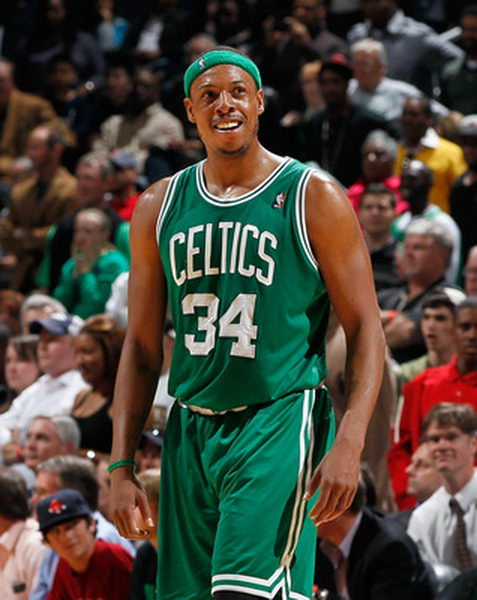 西甲前瞻：被巴萨反超后皇马必须获胜，赫罗纳历史对阵4连败（西甲前瞻：皇马被巴萨反超急需三分，赫罗纳交锋史四连败）