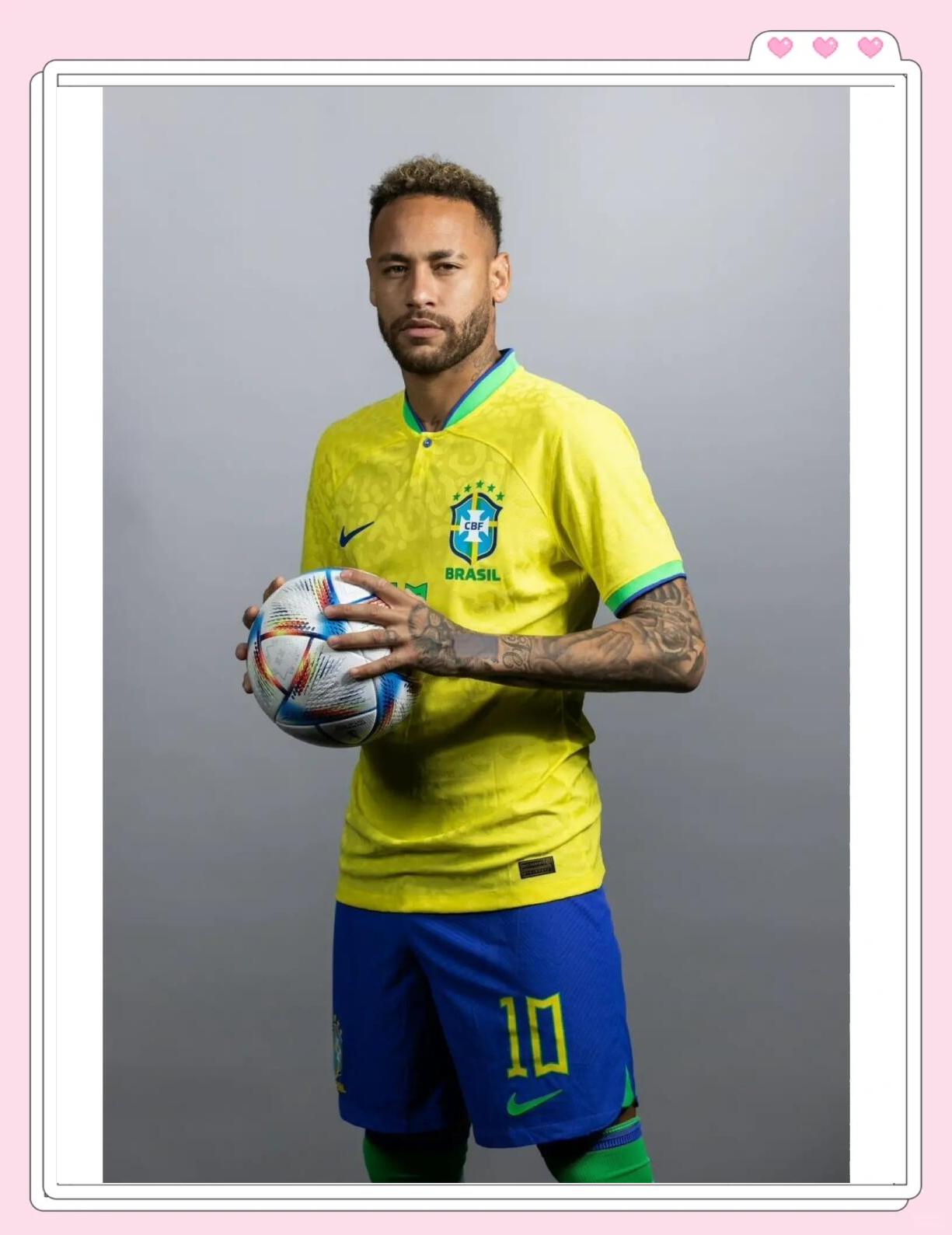 曼联加入左后卫争夺战！瞄准法兰克福新星布朗，面临皇马巴萨竞争（曼联竞夺左后卫：相中法兰克福新星布朗，皇马巴萨同场竞争）