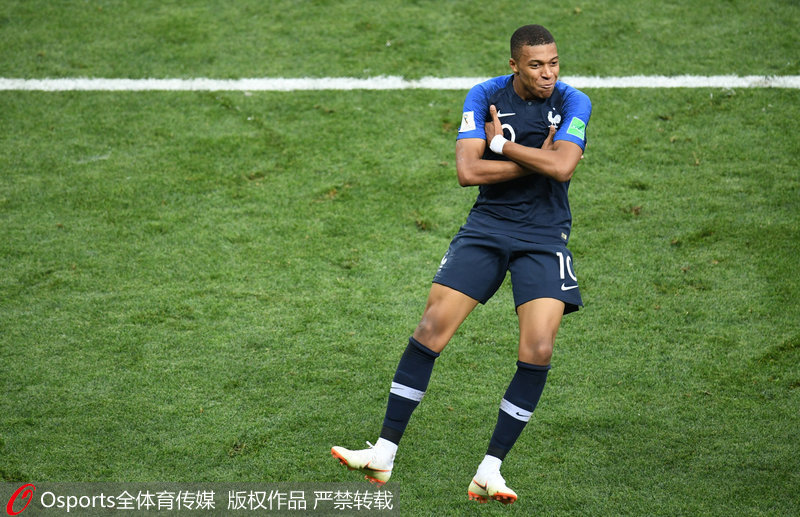 董路：中国是世界上最不热爱足球的人!球员不爱足球,就是干活挣钱（董路直言：中国人对足球缺乏热爱，球员多把踢球当赚钱的工作）