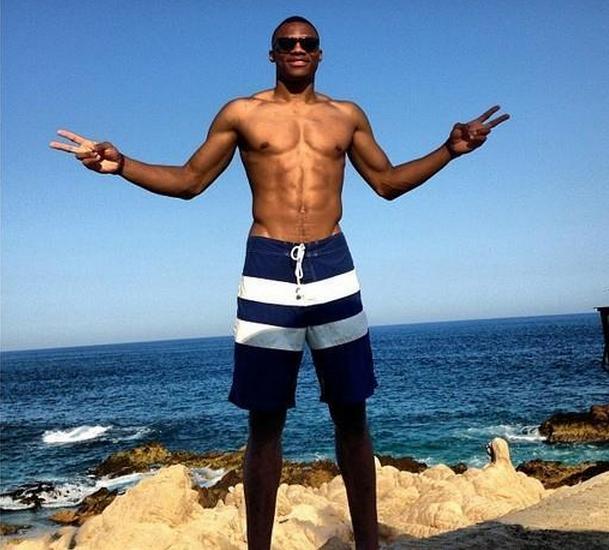 雷克瑟姆队长：在主场竟然有卡迪夫球迷挑衅我，我把他拳击了（雷克瑟姆队长：主场遭卡迪夫球迷挑衅，我出拳回应）