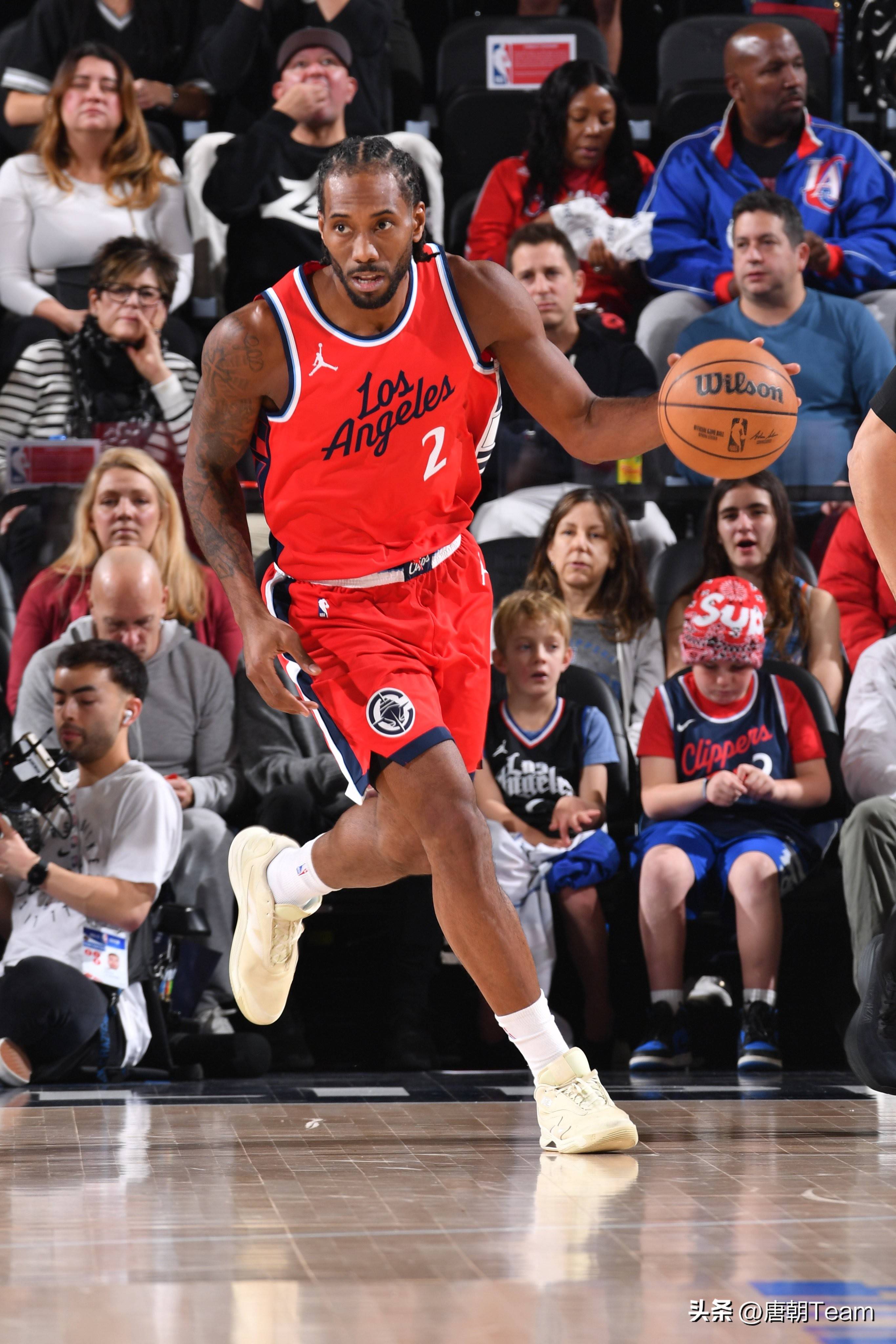 埃及主帅力挺暴怒发声的萨拉赫！向斯洛特传递明确信号（埃及主帅公开声援萨拉赫强硬发声 向斯洛特释放清晰信号）