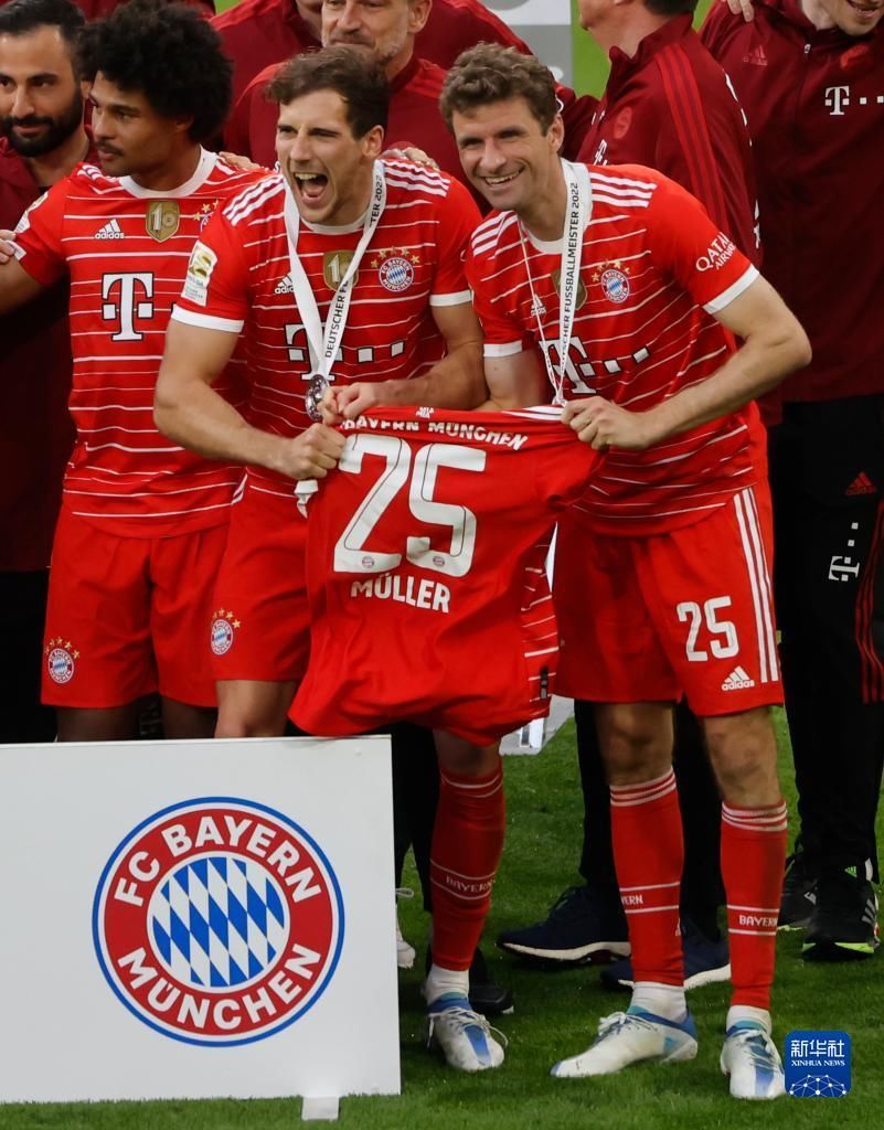 意媒：尤文很看重预备队的埃利莫加莱，明夏或进入一线队集训（意媒：尤文看好预备队小将埃利莫加莱，明夏有望随一队集训）