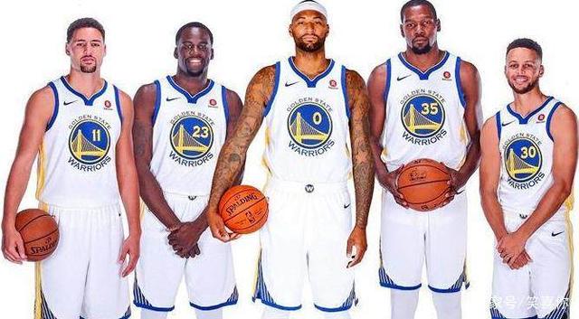 手腕骨折+肩部受伤，巴黎主席纳赛尔缠着绷带赴客场督战欧冠（手腕骨折肩部受创，巴黎主席纳赛尔打着绷带客赴欧冠督战）