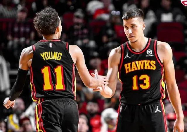 马兹拉维：右中卫和右翼卫都适合我，我能做到兼顾进攻和防守（马兹拉维：右中卫与右翼卫皆可胜任，攻防兼备）