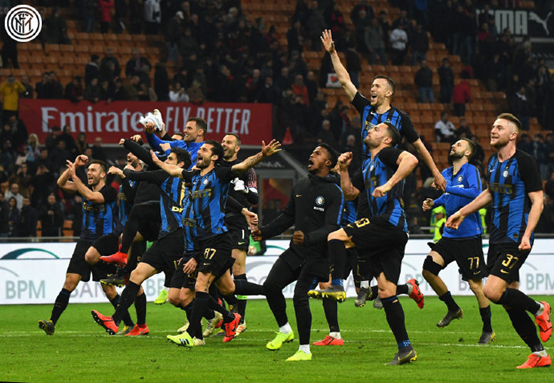 皇马0-2塞尔塔更衣室失控，阿隆索帅位岌岌可危（0-2不敌塞尔塔，皇马更衣室失序，阿隆索帅位告急）